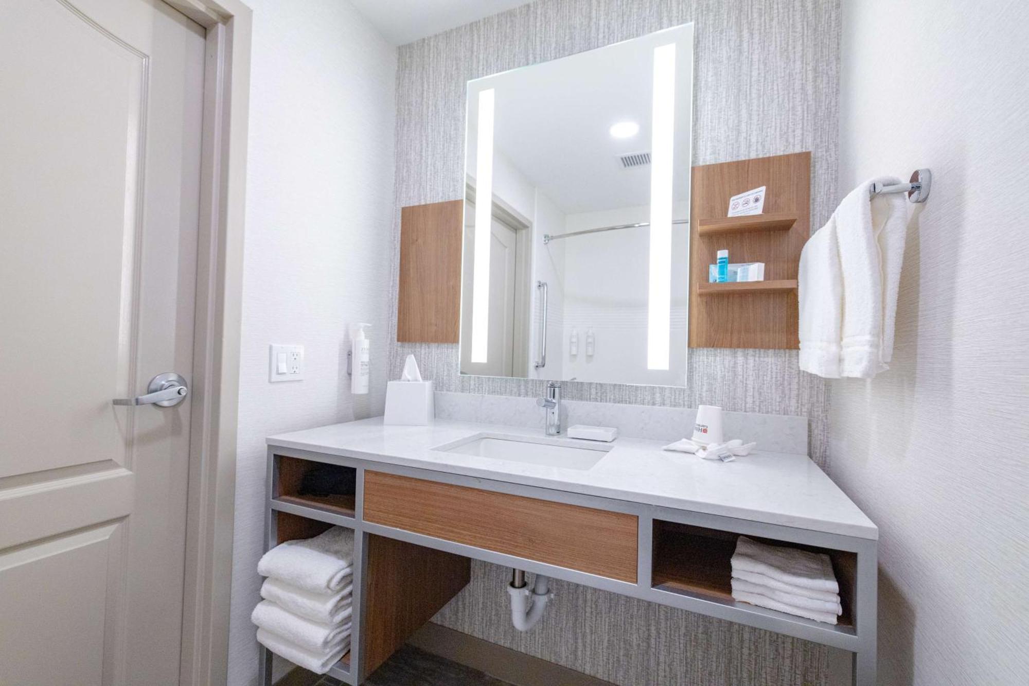 Hilton Garden Inn Lakewood Esterno foto